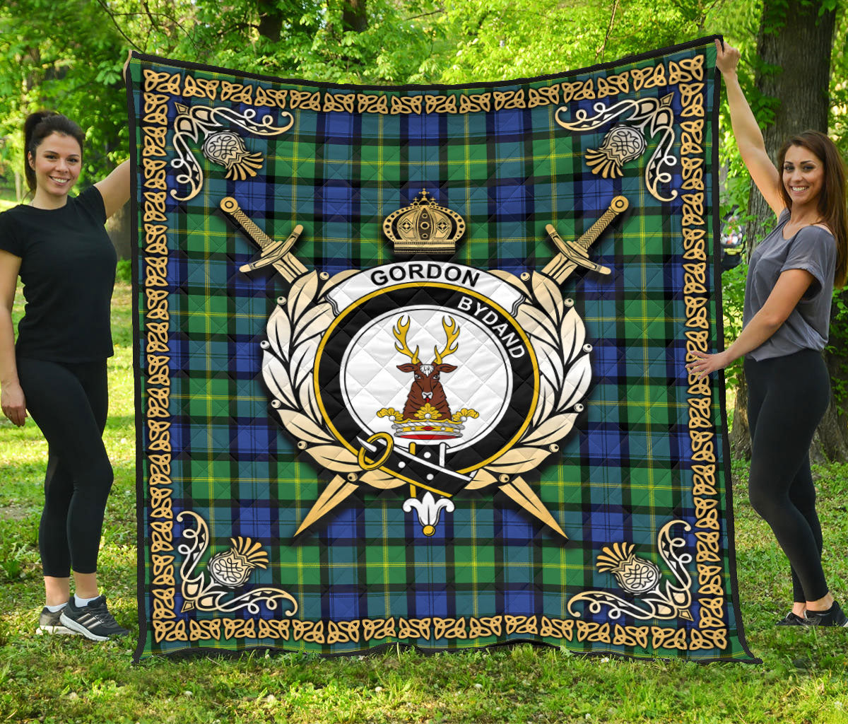 Gordon Old Ancient Tartan Crest Premium Quilt - Celtic Thistle Style