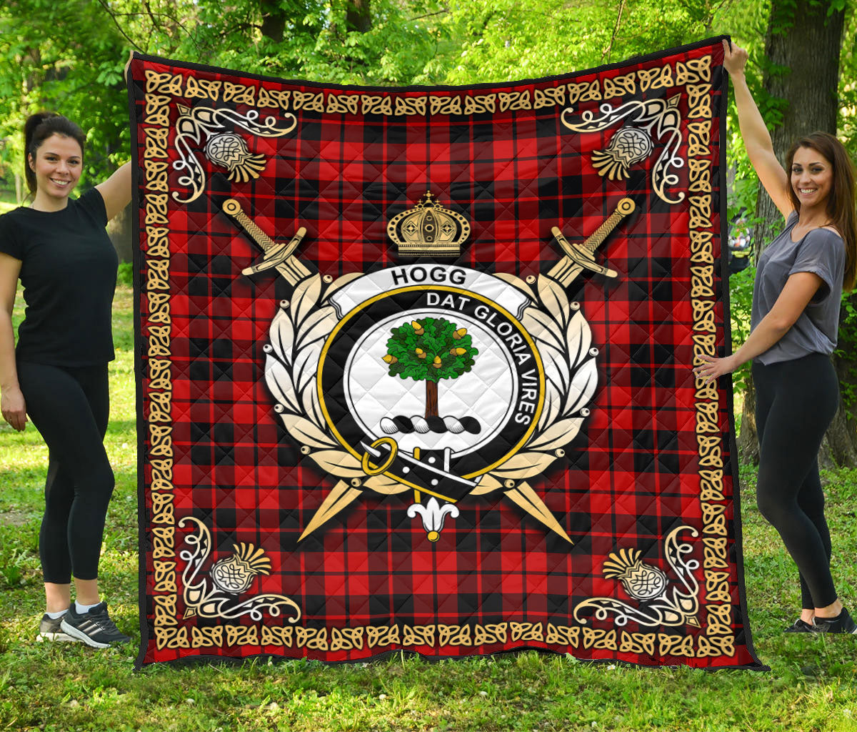 Hogg Tartan Crest Premium Quilt - Celtic Thistle Style