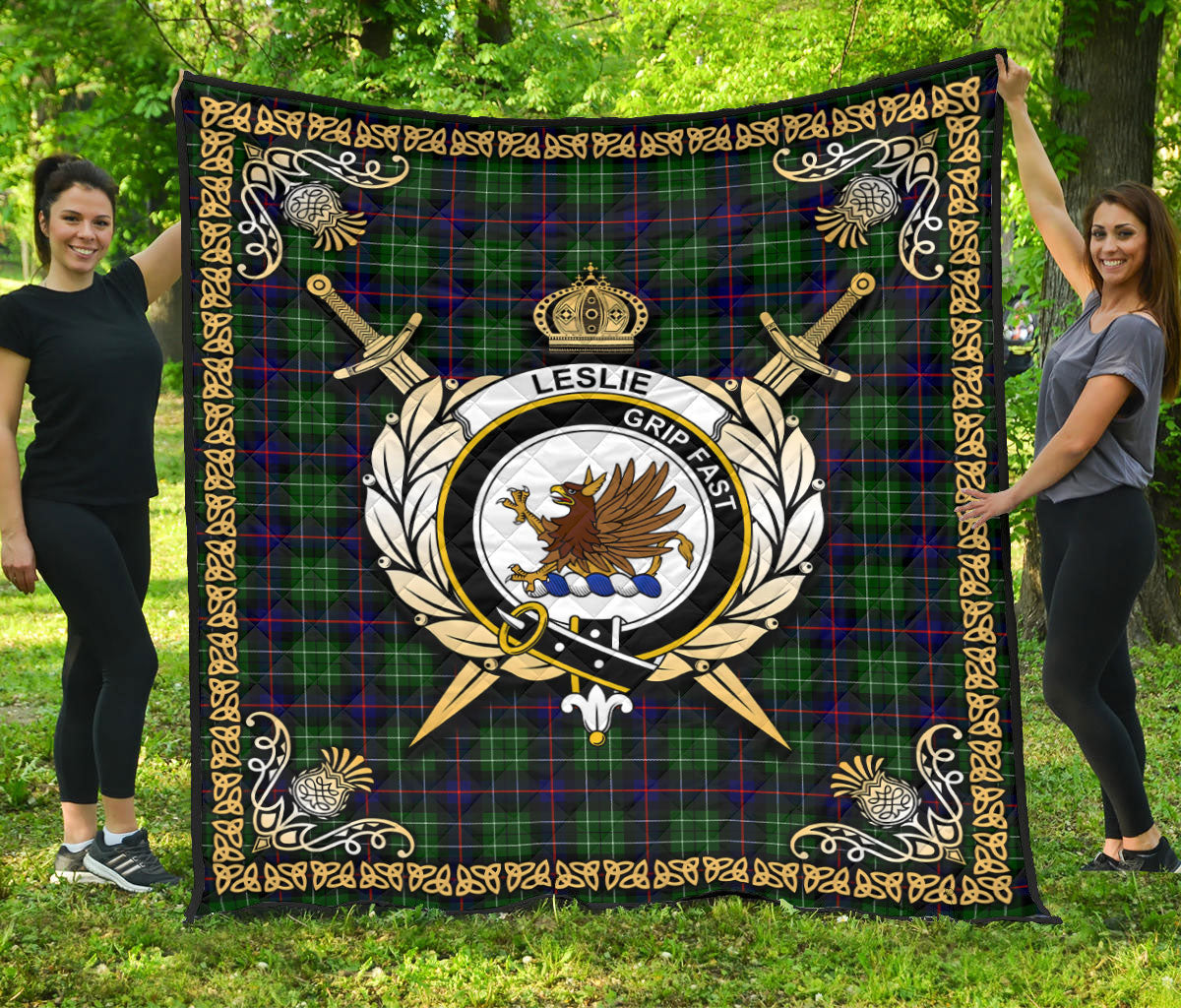 Leslie Hunting Tartan Crest Premium Quilt - Celtic Thistle Style