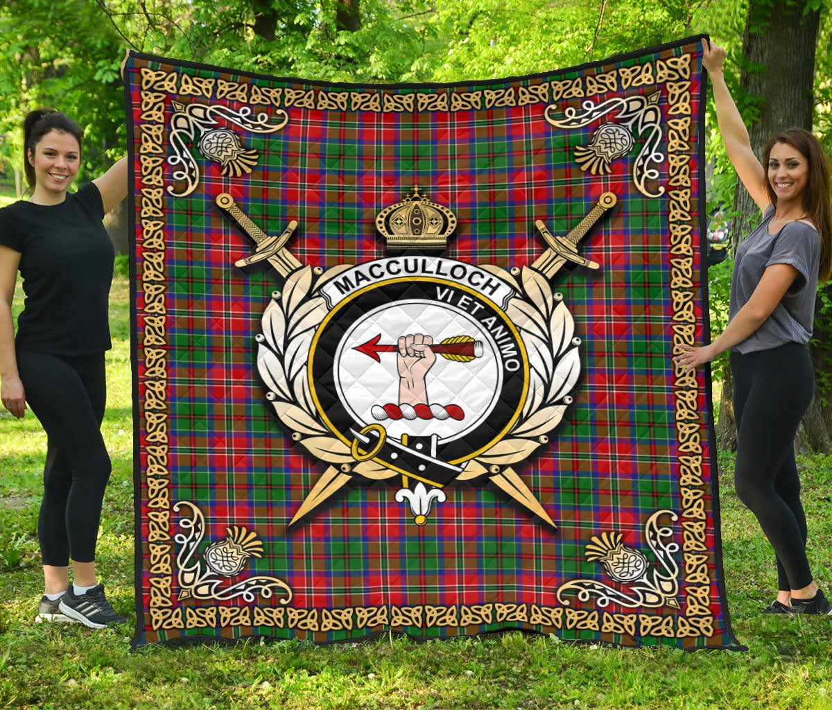 MacCulloch (McCulloch) Tartan Crest Premium Quilt - Celtic Thistle Style