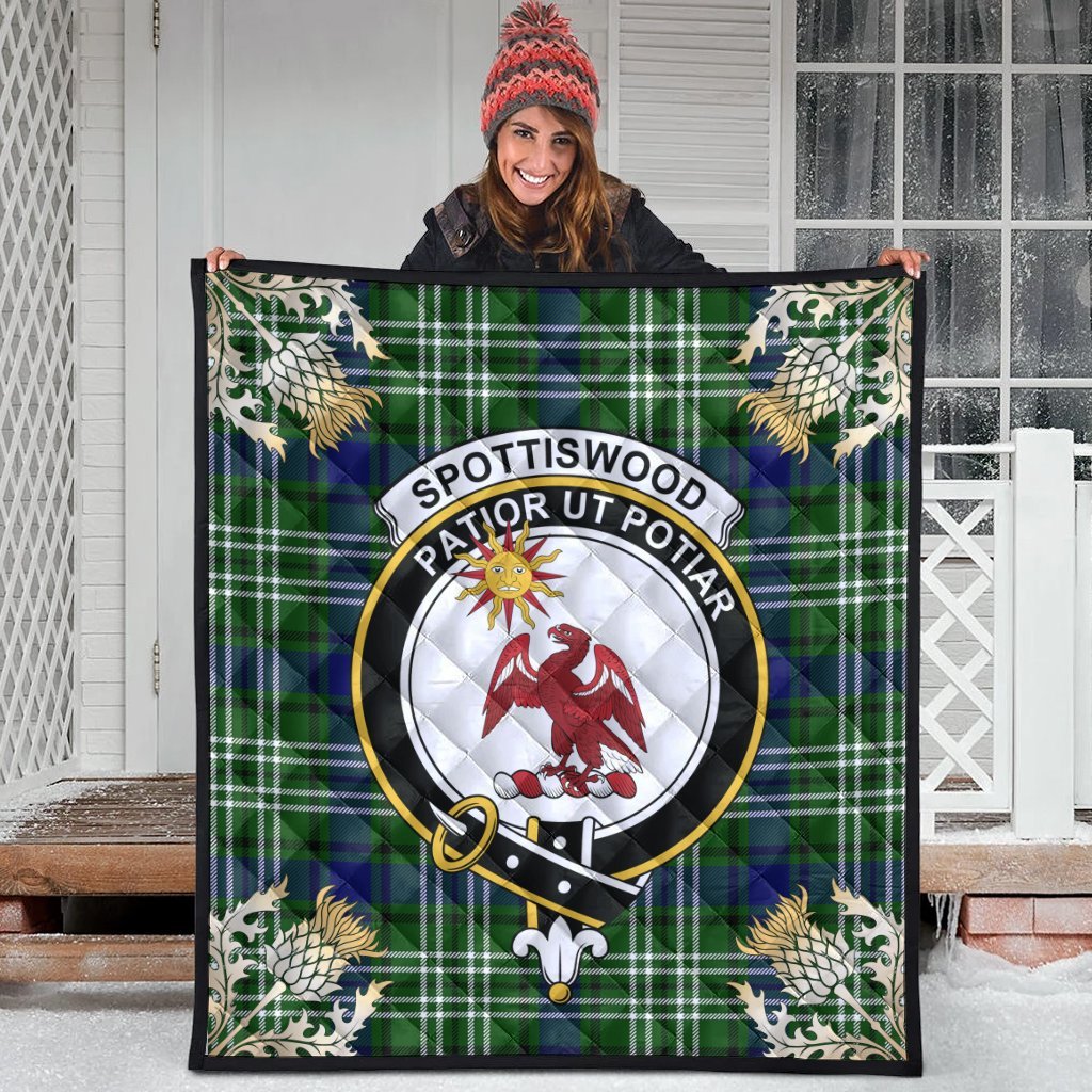 Spottiswood Tartan Crest Premium Quilt - Gold Thistle Style