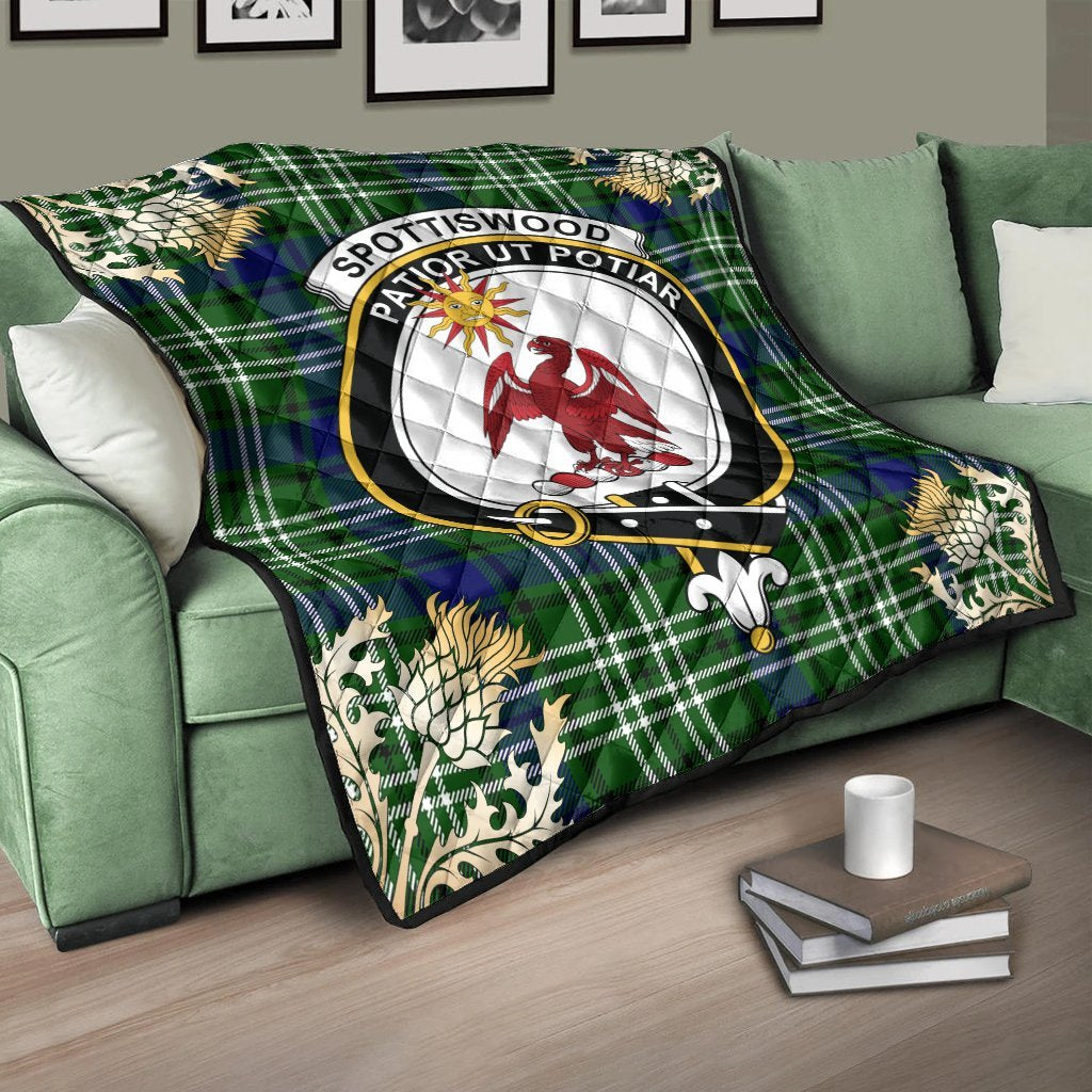 Spottiswood Tartan Crest Premium Quilt - Gold Thistle Style