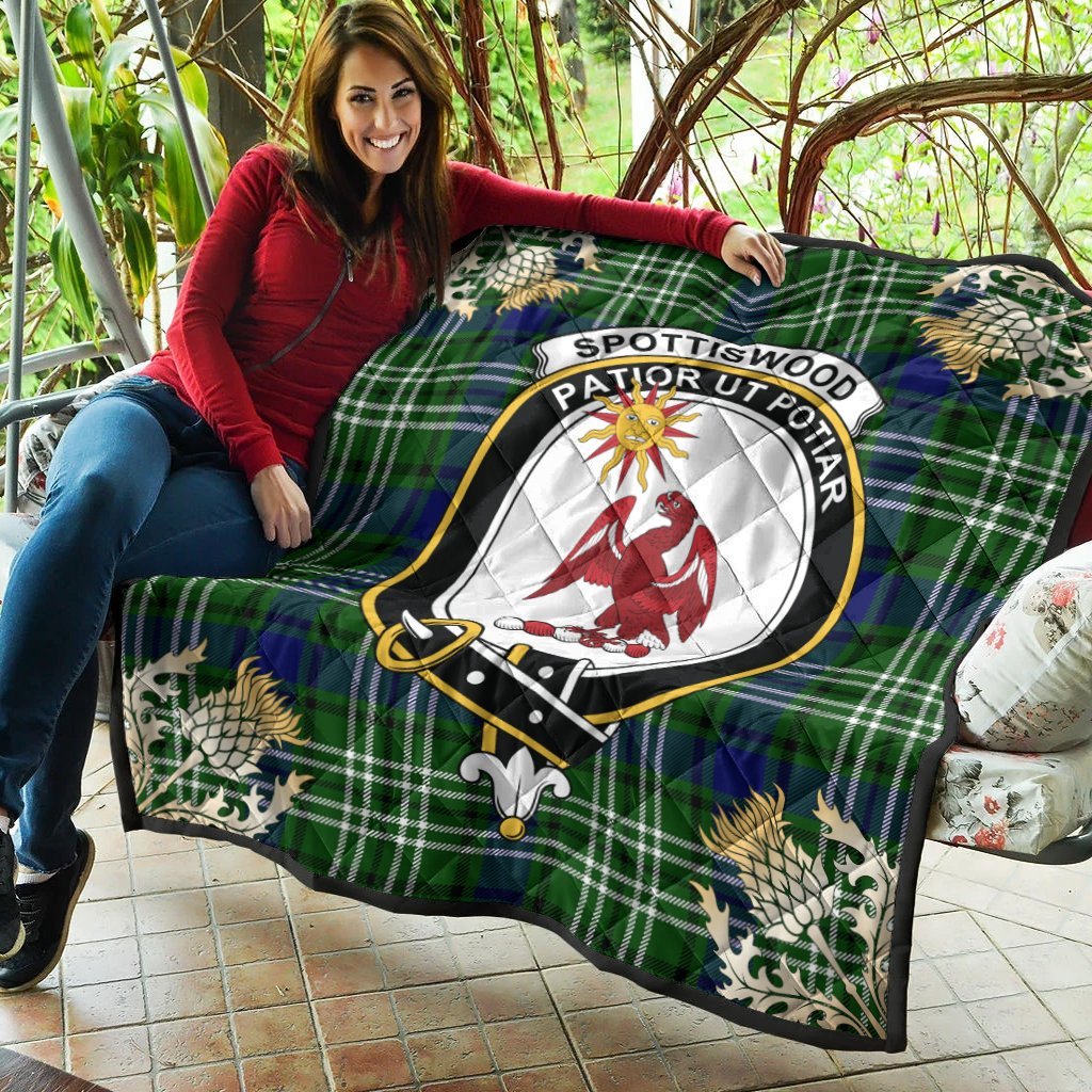 Spottiswood Tartan Crest Premium Quilt - Gold Thistle Style