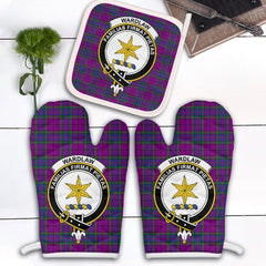 Wardlaw Modern Tartan Crest Oven Mitt And Pot Holder (2 Oven Mitts + 1 Pot Holder)