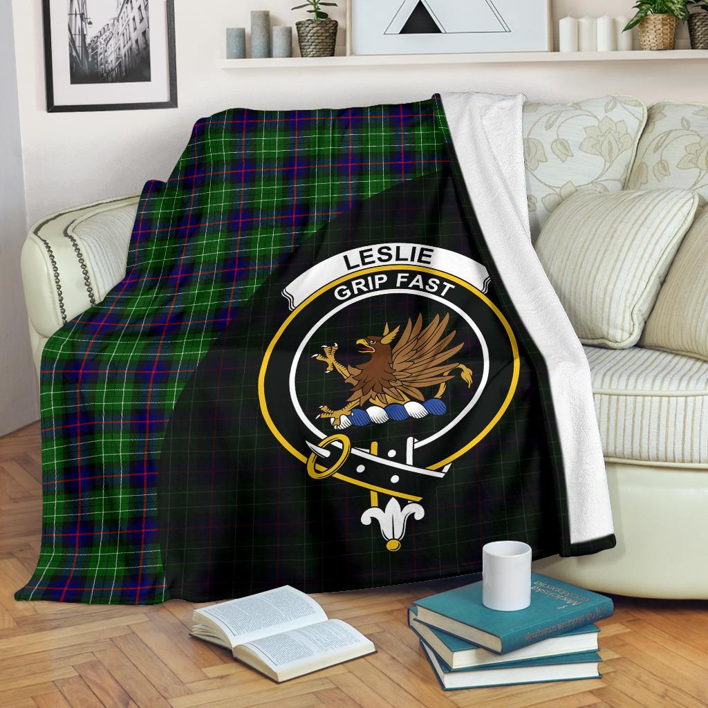 Leslie Hunting Tartan Crest Blanket Wave Style