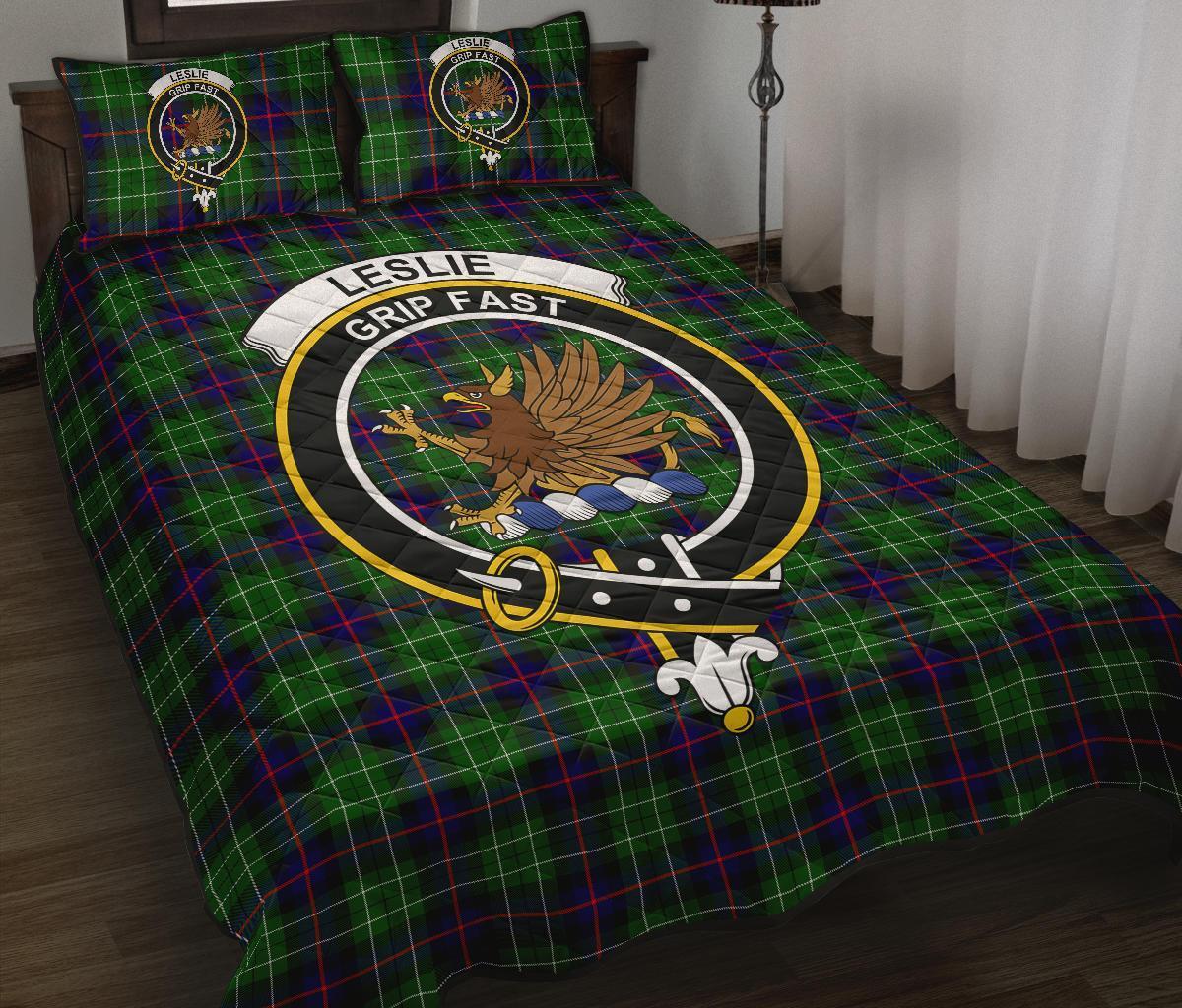 Leslie Hunting Tartan Crest Quilt Bed Set