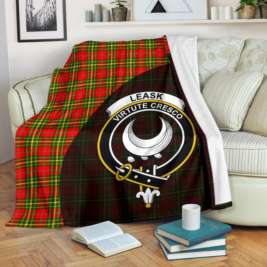 Leask Tartan Crest Blanket Wave Style