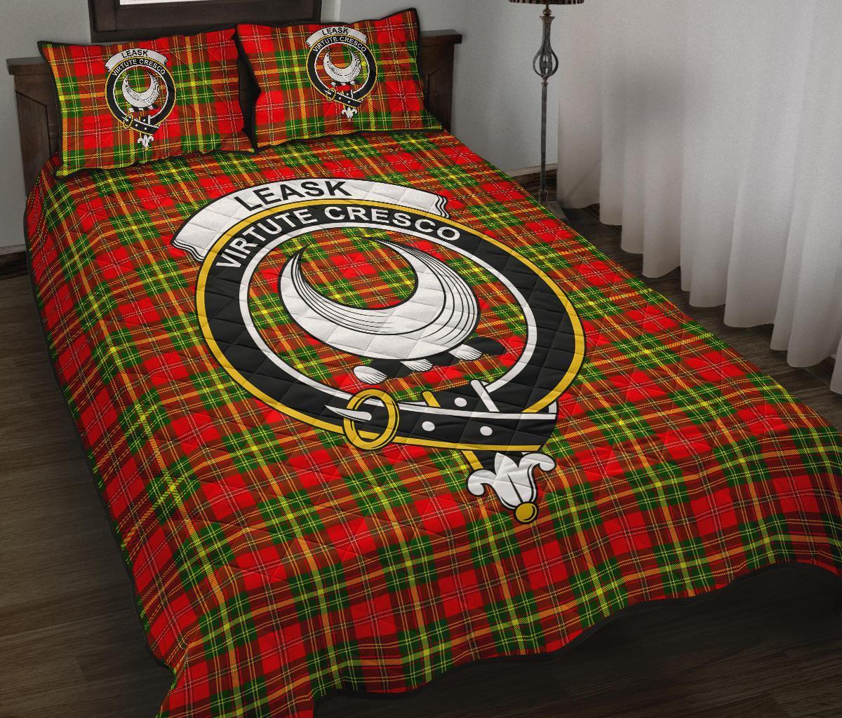 Leask Tartan Crest Quilt Bed Set