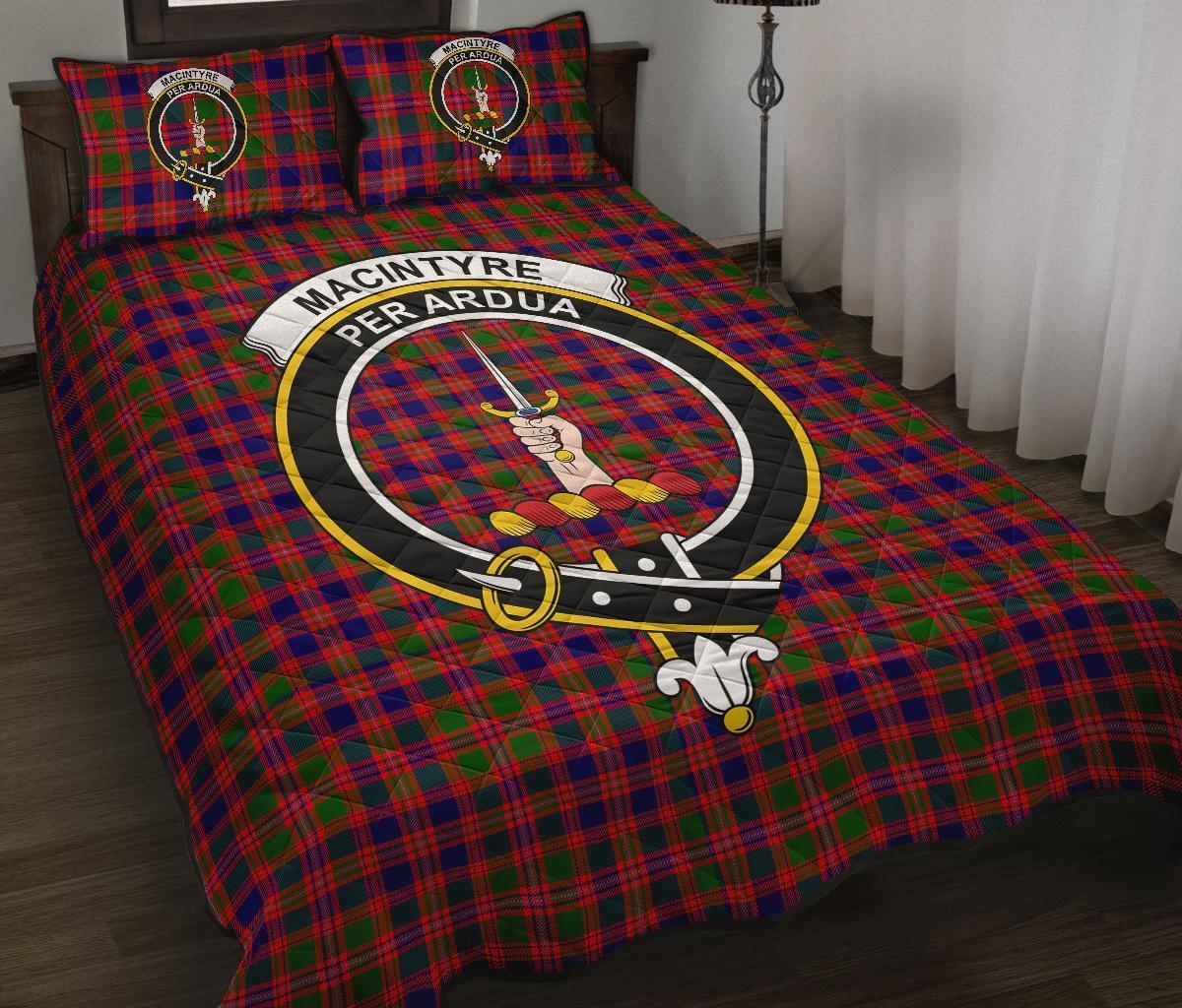 MacIntyre Modern Tartan Crest Quilt Bed Set