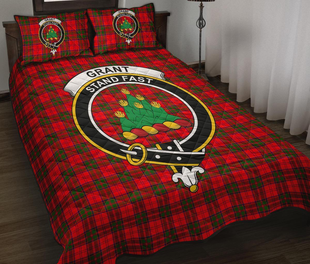 Grant Modern Tartan Crest Quilt Bed Set