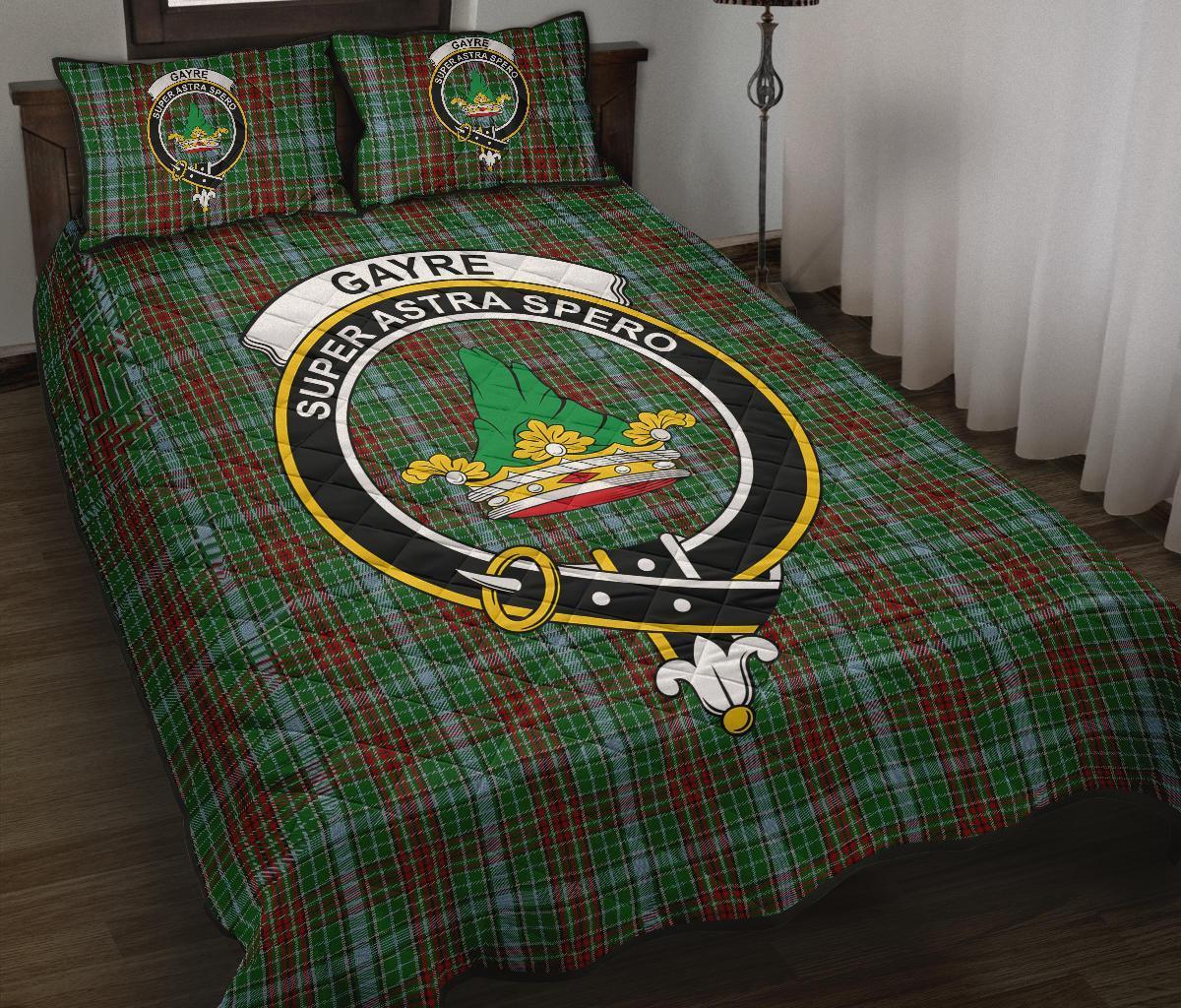 Gayre Tartan Crest Quilt Bed Set