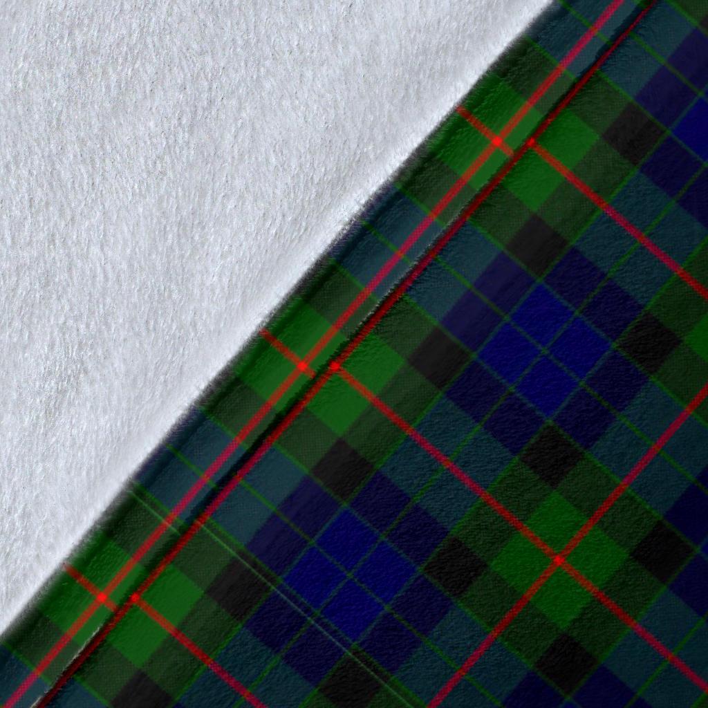 Gunn Modern Tartan Crest Blanket Wave Style