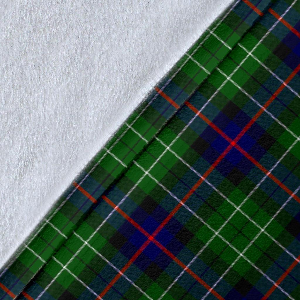 Leslie Hunting Tartan Crest Blanket Wave Style