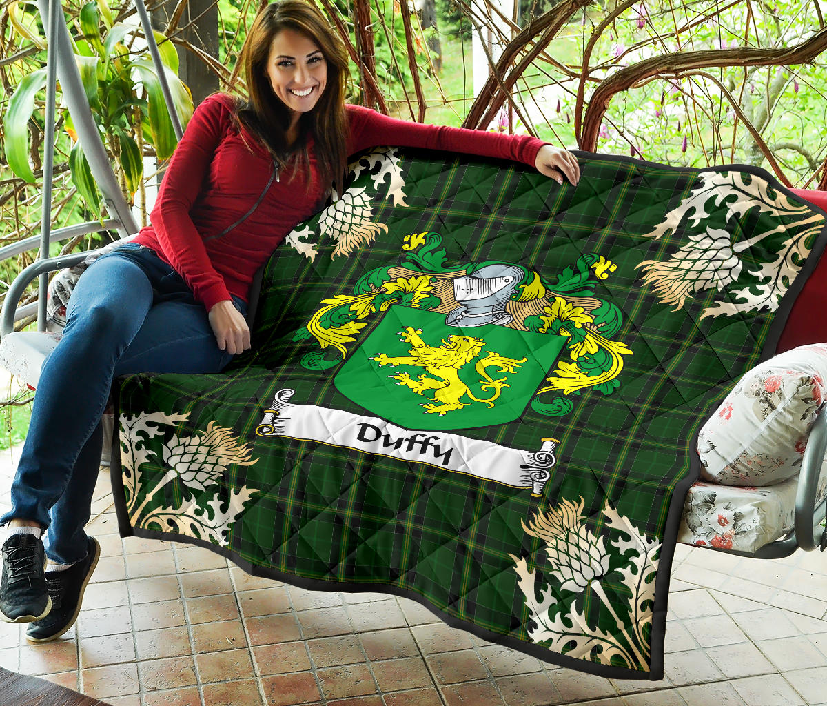 Duffy Tartan Crest Premium Quilt - Gold Thistle Style