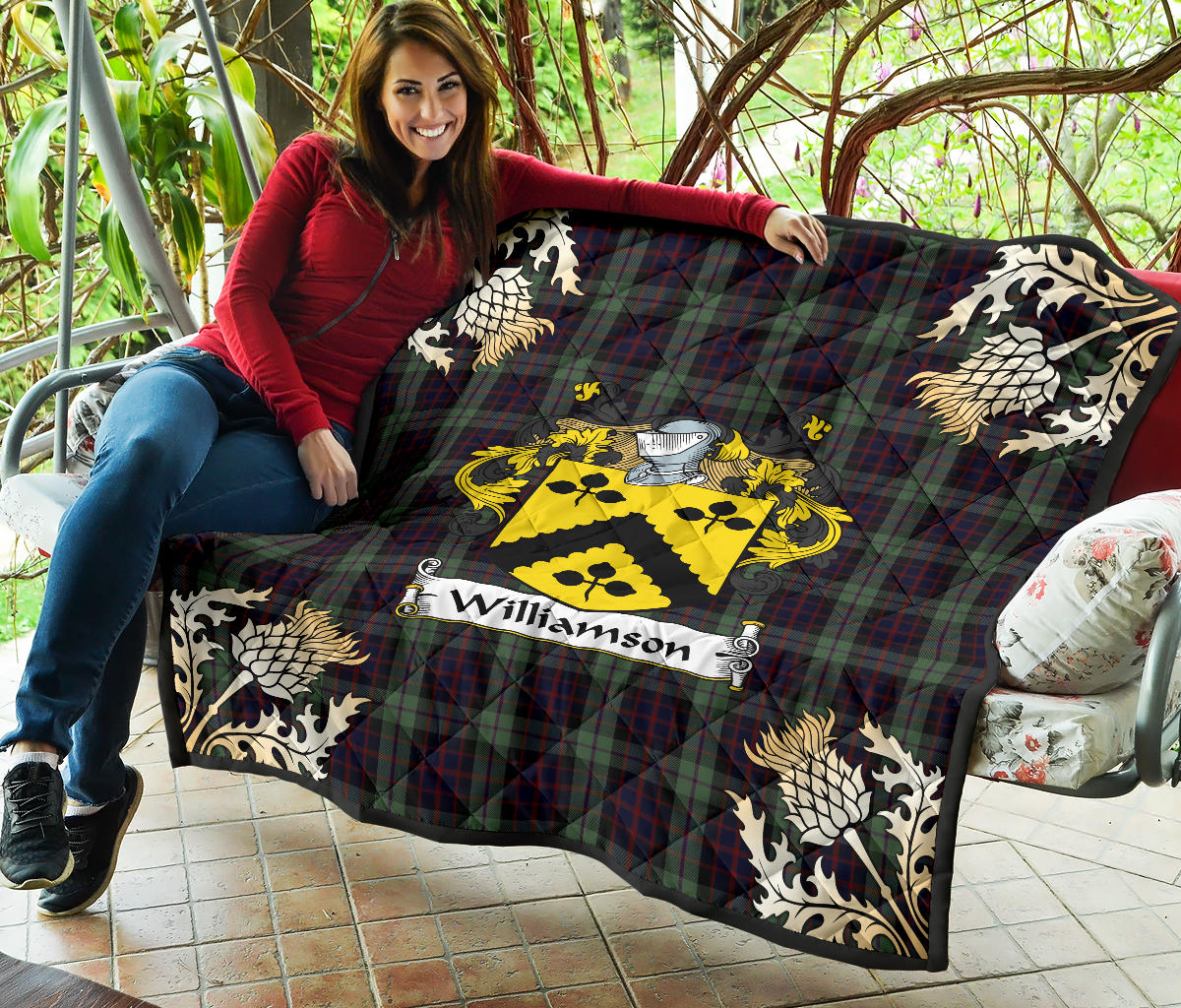 Williamson Tartan Crest Premium Quilt - Gold Thistle Style SP